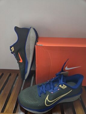 Nike Quest 6  Dark Green Training Shoes with Blue and Orange Highlights Size 11